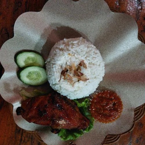 Rahasia Rasa Dapur Mbah Uyut: Lezatnya Masakan Tradisional Cilacap